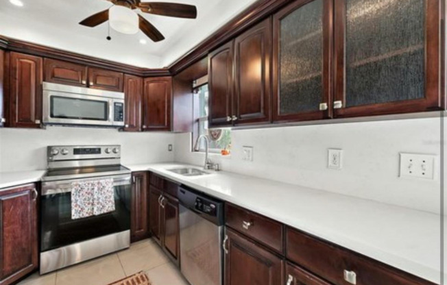 226 E CEDARWOOD CIR
