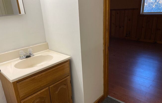 2 beds, 1 bath, $795, Unit #B