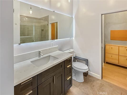 Studio, 1 bath, 700 sqft, $2,200