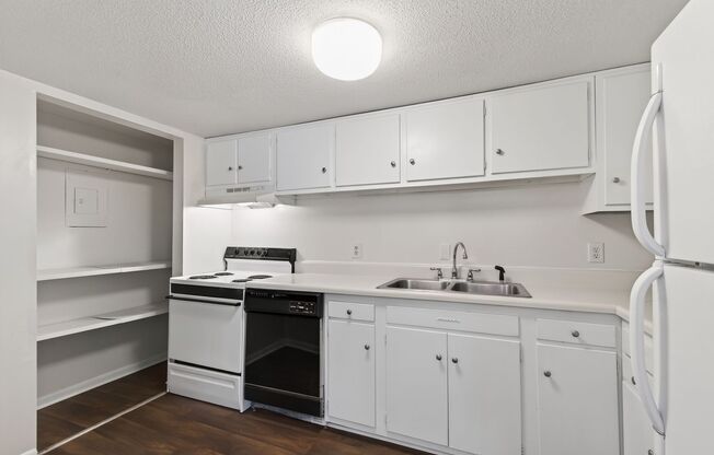 2 beds, 1.5 baths, $1,100, Unit Unit C-305