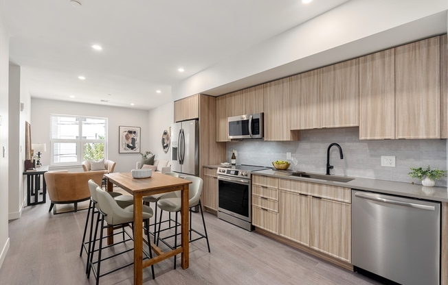 2 beds, 1 bath, 853 sqft, $3,250, Unit 411