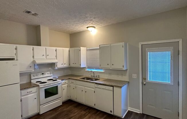 2 beds, 1 bath, $1,025