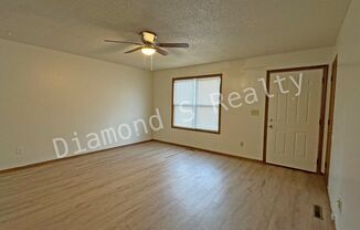 2 beds, 1 bath, 941 sqft, $899, Unit B