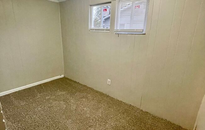 Welcome to this newly renovated, a charming 3-bedroom, 1-bathroom home located in the vibrant city of Charlotte, NC.