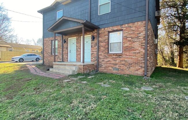 20 minutes from Downtown Nashville 1BR/1BA in Quadplex (two story quadplex)