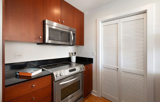 2 beds, 2 baths, $2,995, Unit #513
