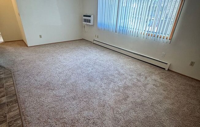 2 beds, 1 bath, 625 sqft, $725, Unit 8