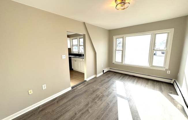 2 beds, 1 bath, $2,875, Unit 3