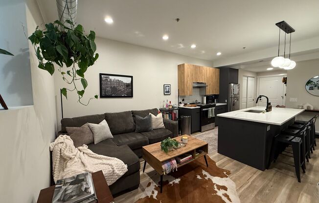 1 bed, 1 bath, 693 sqft, $1,999, Unit 104