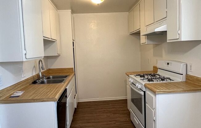 2 beds, 2 baths, $2,500, Unit 209U