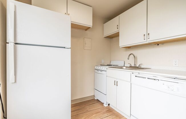 Studio, 1 bath, 423 sqft, $1,575, Unit 704