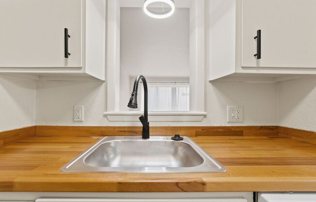 1 bed, 1 bath, 700 sqft, $875, Unit 203