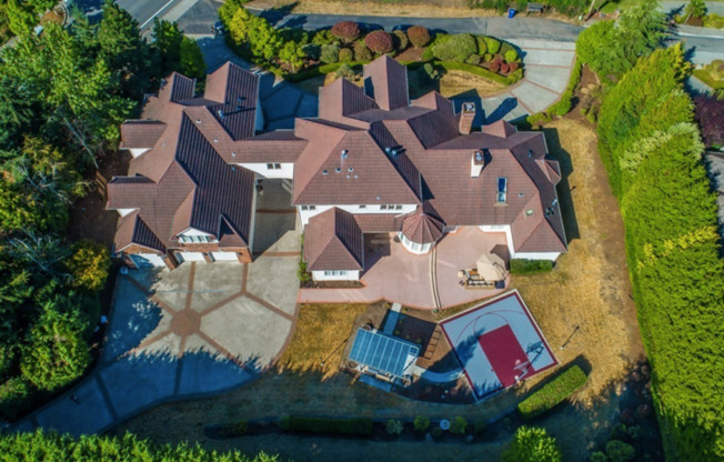 6 beds, 5.5 baths, $9,000