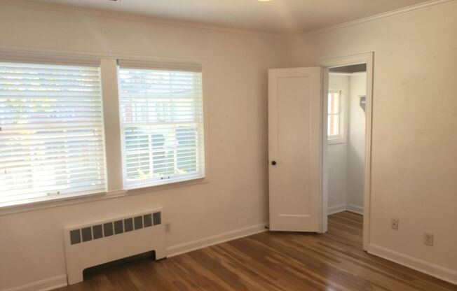 2 beds, 1 bath, 901 sqft, $1,825, Unit 17