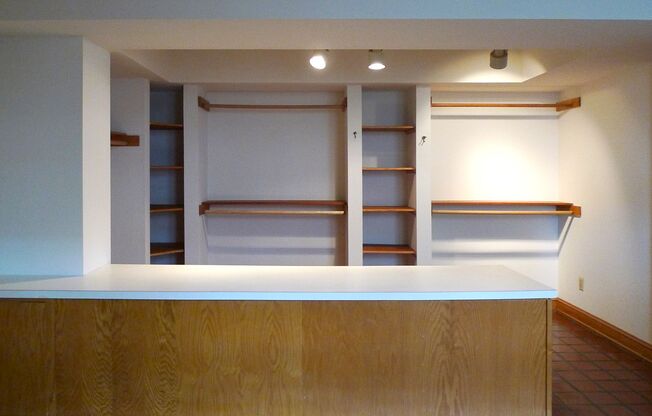 1 bed, 1 bath, 410 sqft, $1,125, Unit 24 - D