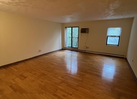 2 beds, 1 bath, 1,137 sqft, $3,300, Unit 301