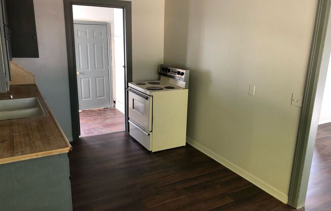 1 bed, 1 bath, $625, Unit 421