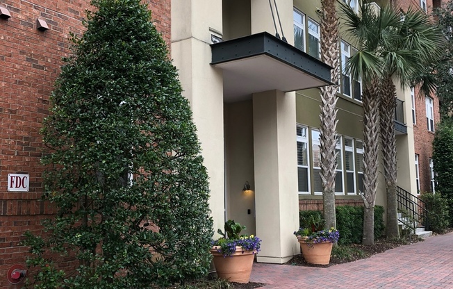 Daniel Island Condo Close to Marina