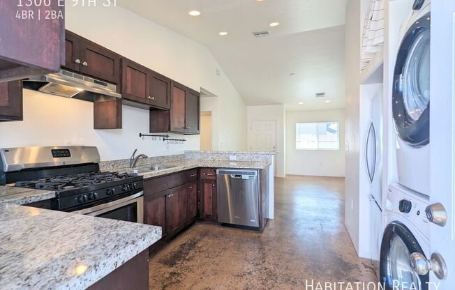 1306 E 9 ST