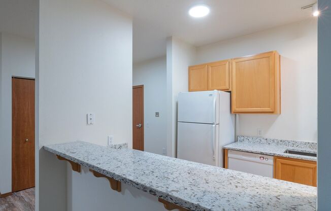 3 beds, 2 baths, $2,400, Unit 102