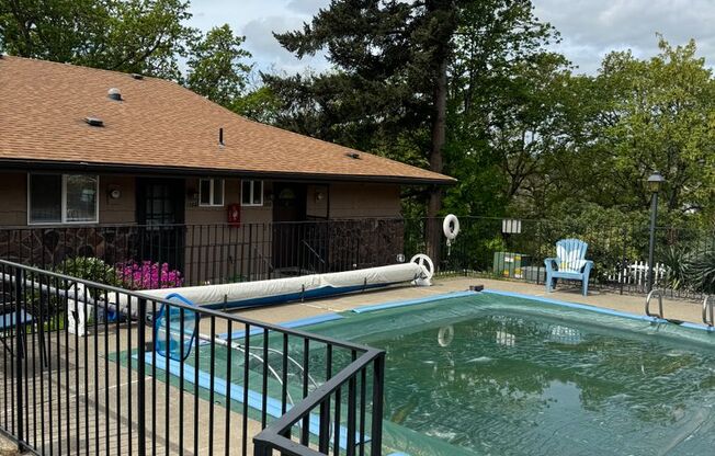 3 bedroom Condo with Pool in HOA