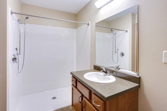 Deer Lakes Apartments â Amherst New York - Full Master Bathroom â Attached Bath