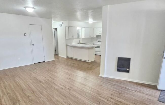 2 beds, 1 bath, $995, Unit 146 Parrish Ln