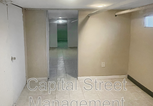 72 1/2 Summer Ave - 1