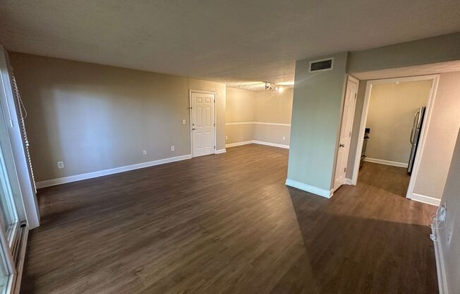 2 beds, 2 baths, 1,141 sqft, $1,725, Unit B11