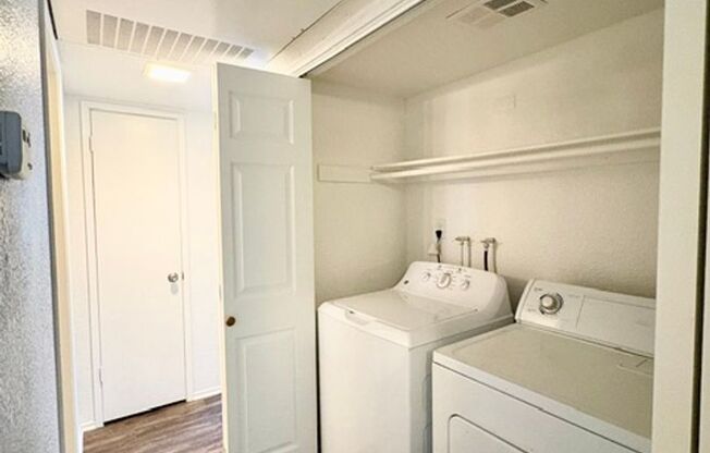 2 beds, 2 baths, 918 sqft, $1,800, Unit 29