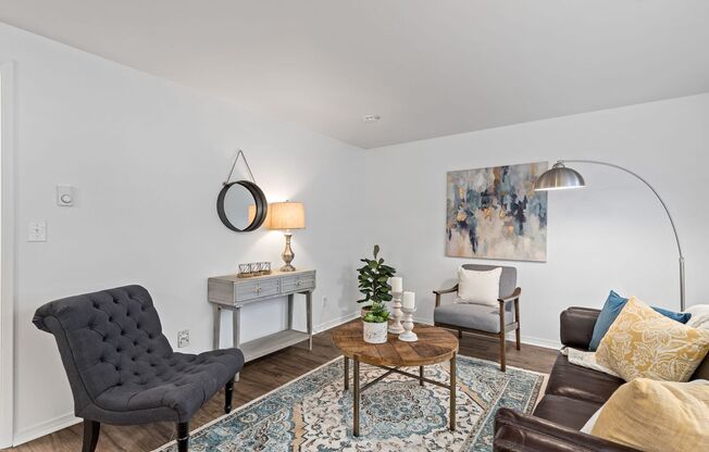 2 beds, 1 bath, 716 sqft, $1,750, Unit 22