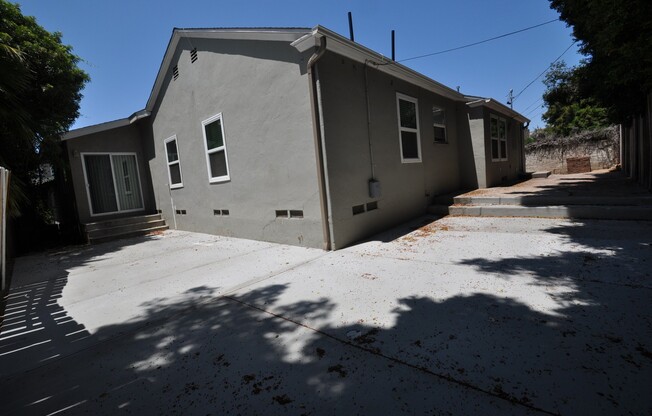 6BD/3BA on College Ave!