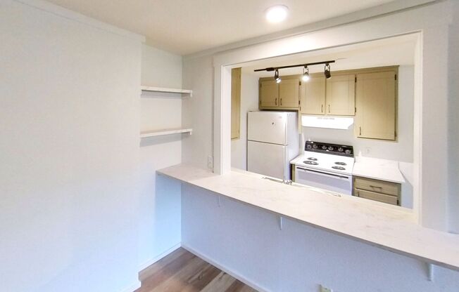 2 beds, 1 bath, 784 sqft, $1,895, Unit 21