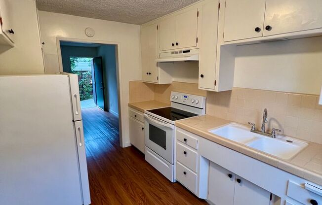 Studio, 1 bath, 500 sqft, $1,595, Unit 342 Temple Ave #3