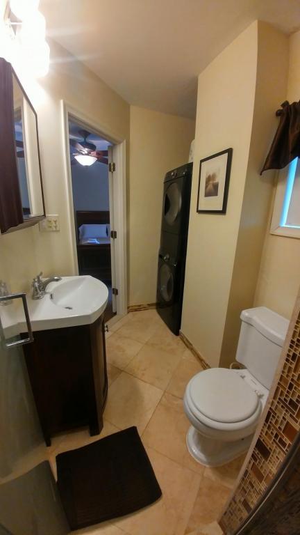 1 bed, 1 bath, 700 sqft, $4,950