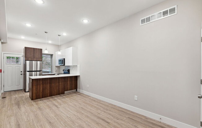1333 E SNYDER AVE