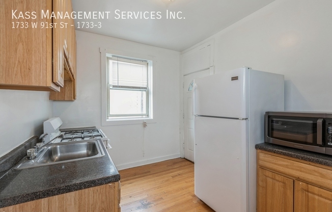 1733 W 91 ST