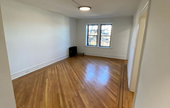1 bed, 1 bath, 700 sqft, $2,295, Unit E03