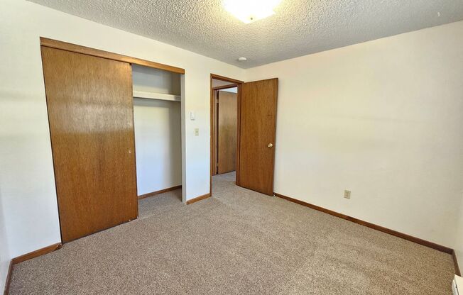 2 beds, 1 bath, $1,095, Unit 2237