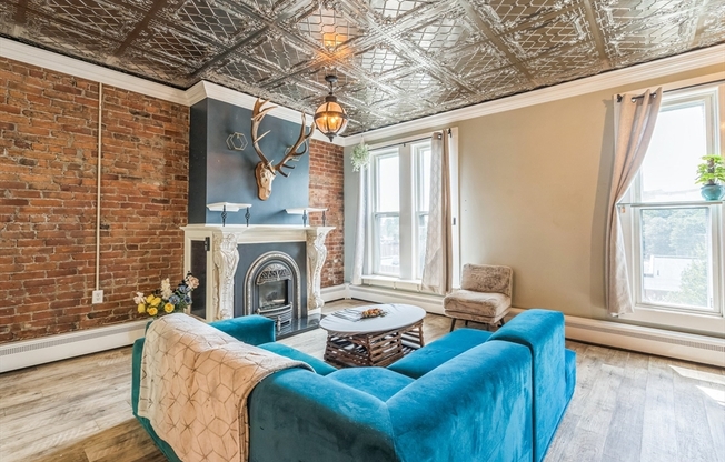52 BEACON ST