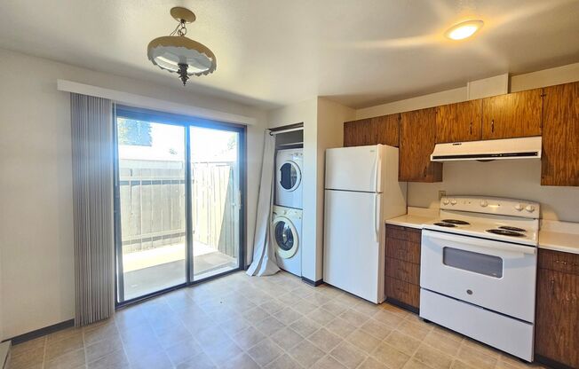 2 beds, 1 bath, $1,250, Unit 2017