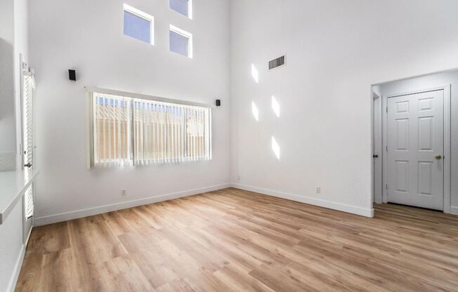 Silverado Ranch: Bright, Open Concept 3/2/2 Home with Downstairs Bedroom & Full Bath, Community Pool
