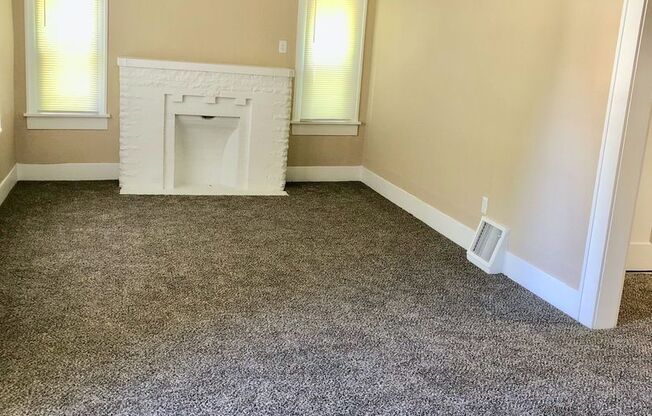 2 beds, 1 bath, $915