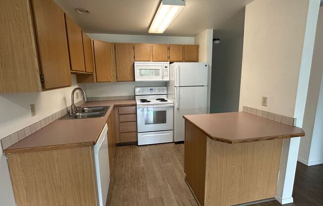 2 beds, 1.5 baths, 950 sqft, $1,650, Unit B206