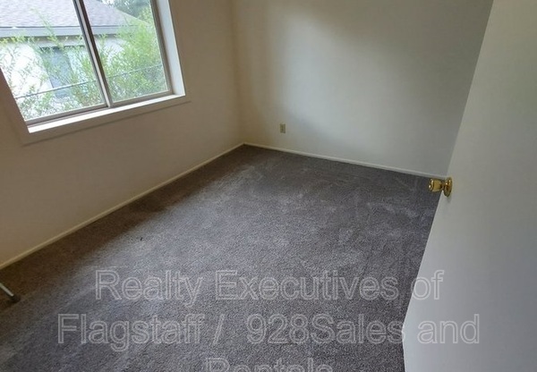 2 beds, 1 bath, 800 sqft, $1,600