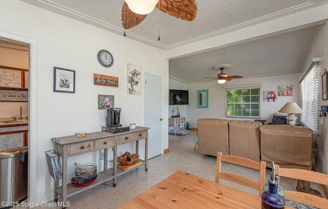 121 FERN AVE