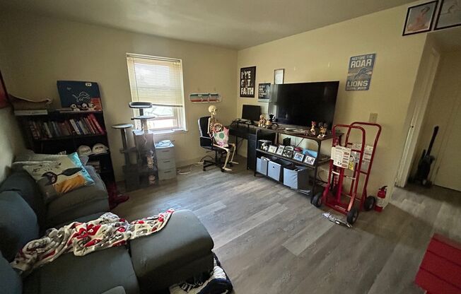 1 bed, 1 bath, $915, Unit 512