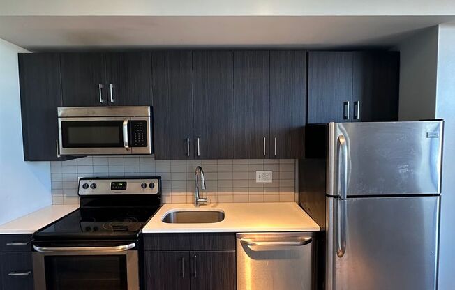 Studio, 1 bath, 402 sqft, $1,850, Unit 801