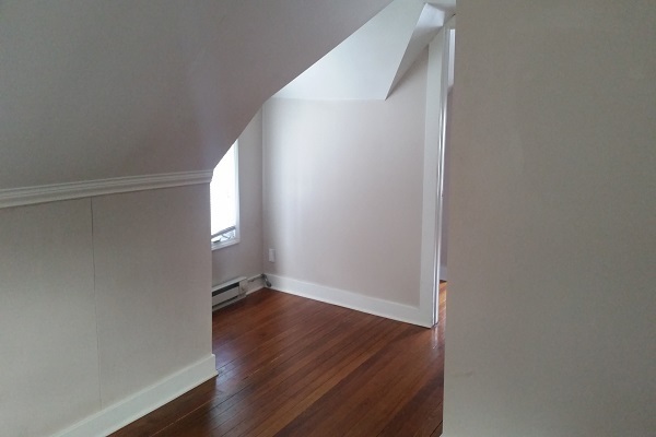 3 beds, 2 baths, $1,100