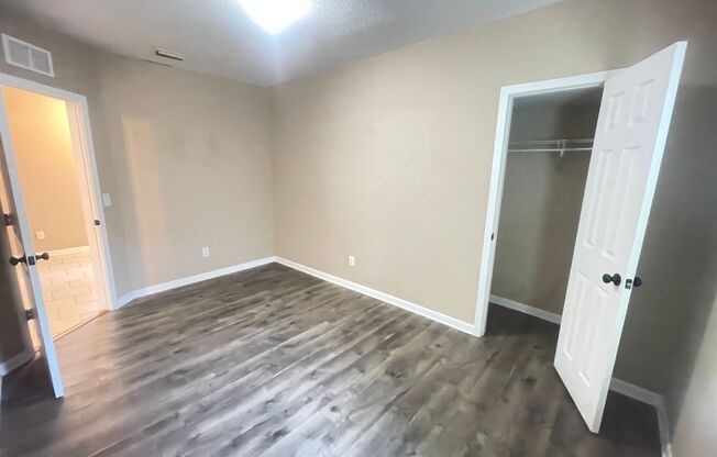 2 beds, 1 bath, $1,250